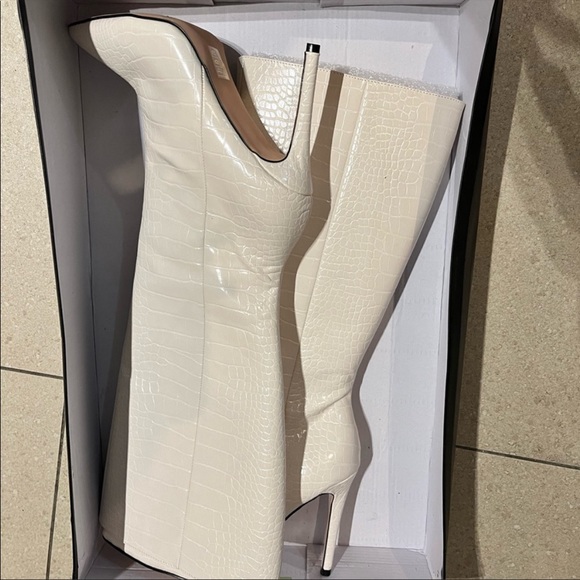 White PU croc point Toe flare high heeled knee boots - Picture 7 of 8